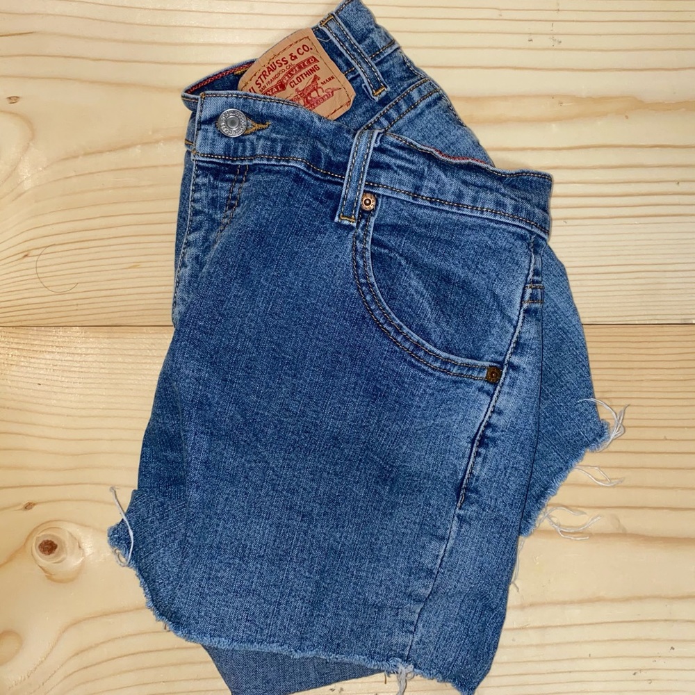Vintage Levi’s 550 cutoff denim shorts